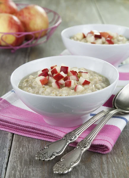 Oatmeal with caramelized apples — Stock Photo, Image