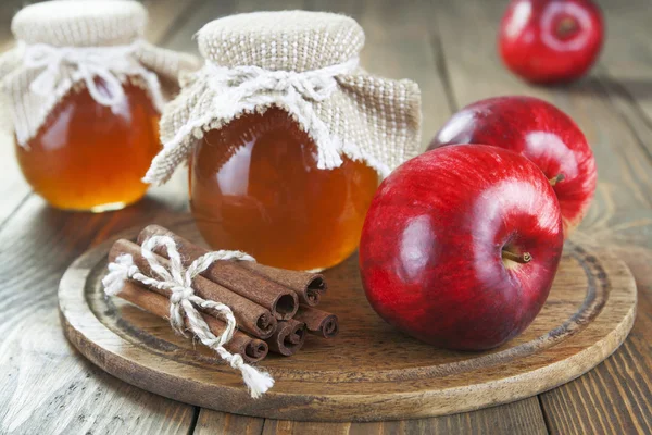 Manzanas, canela y miel —  Fotos de Stock