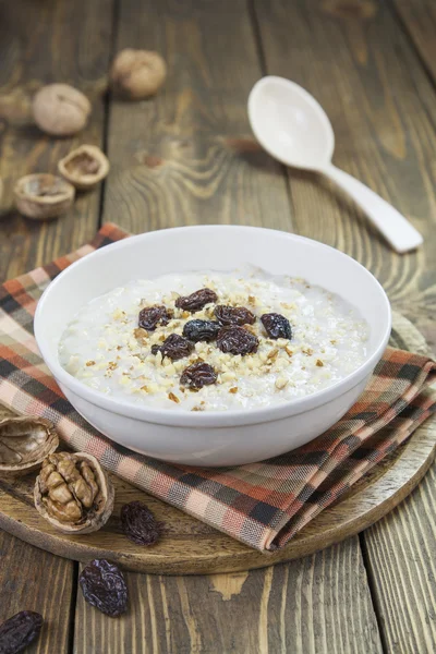 Gachas con pasas y nueces — Foto de Stock