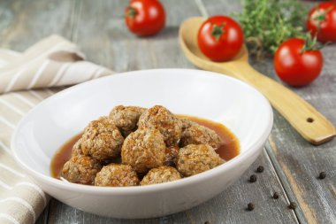 Domates soslu köfte.