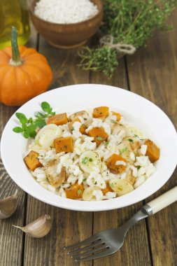 tavuk, kabak ve pırasa ile risotto