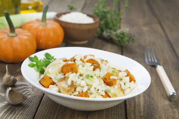Risotto with chicken, pumpkin and leek — Stock Photo, Image