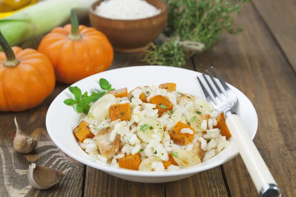 Risotto with chicken, pumpkin and leek — Stock Photo, Image