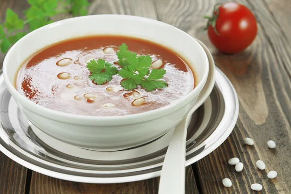 Томатний суп з білою квасолею — стокове фото
