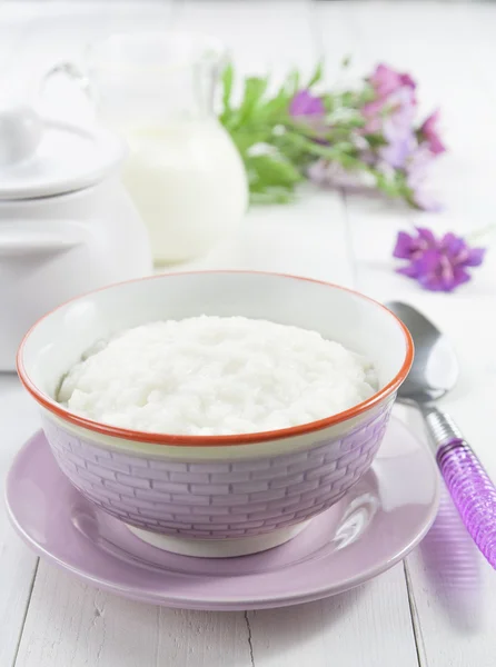 Рисовая каша с молоком — стоковое фото