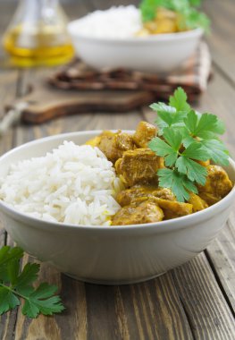 Körili tavuk ve pilav.