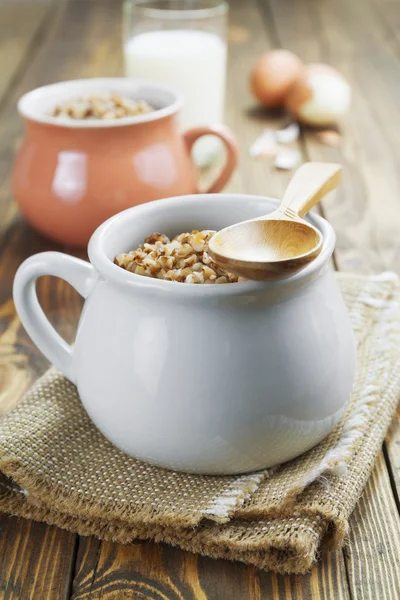Porridge di grano saraceno, latte e uova — Foto Stock