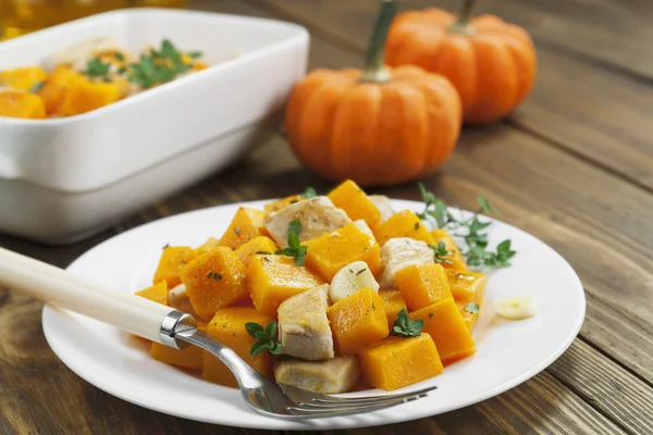 Baked pumpkin with chicken. garlic and herbs — Stock Photo, Image