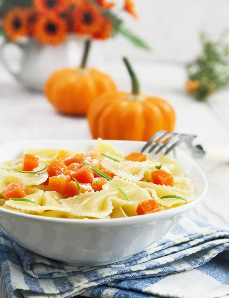 Farfalle with pumpkin and parmesan — Stock Photo, Image