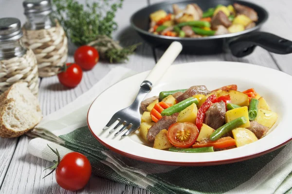 Meat with vegetables — Stock Photo, Image