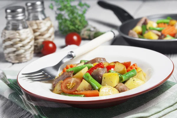 Meat with vegetables — Stock Photo, Image