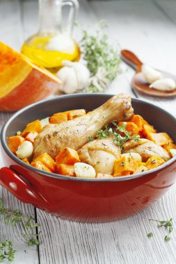 Kabak ile pişmiş tavuk