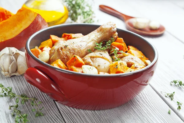 Pollo al horno con calabaza — Foto de Stock