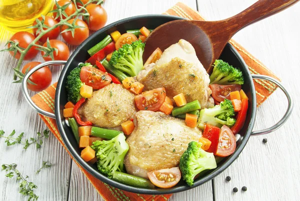 Roasted chicken thighs with vegetables — Stock Image Roasted chicken thighs with vegetables Stock Photo