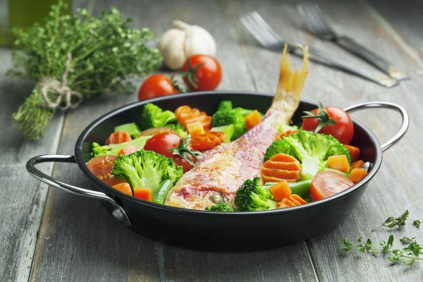 Roasted fish with vegetables — Stock Image Roasted fish with vegetables Stock Picture