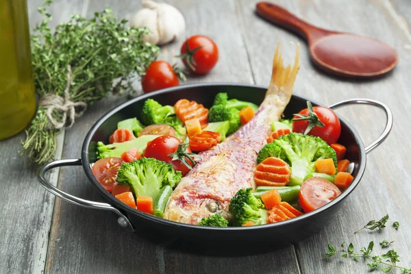 Roasted fish with vegetables — Stock Image Roasted fish with vegetables Stock Image