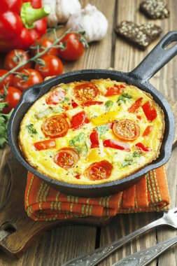 sebze ve peynir omlet. frittata