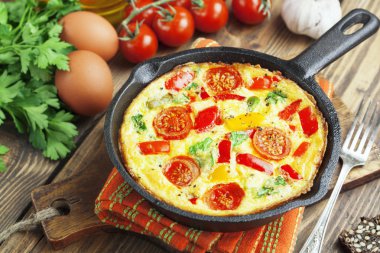 sebze ve peynir omlet. frittata