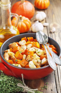 Kabak ile pişmiş tavuk