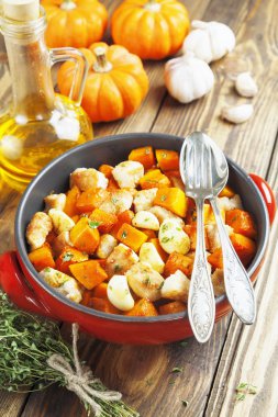 Kabak ile pişmiş tavuk