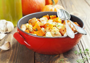 Kabak ile pişmiş tavuk