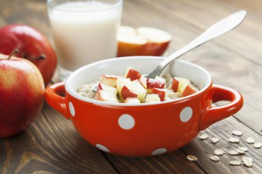 karamelize elmalı yulaf ezmesi