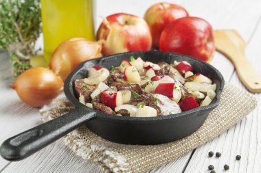 elma ve soğan tavuk karaciğer Komposto