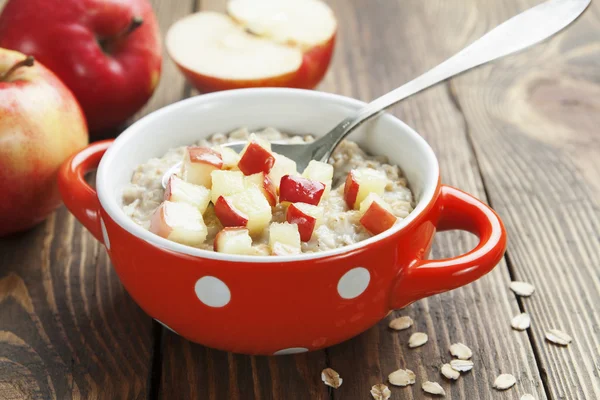 Oatmeal with caramelized apples — Stock Photo, Image