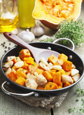 Kabak ile pişmiş tavuk