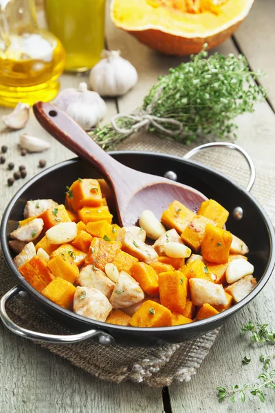 Kabak ile pişmiş tavuk