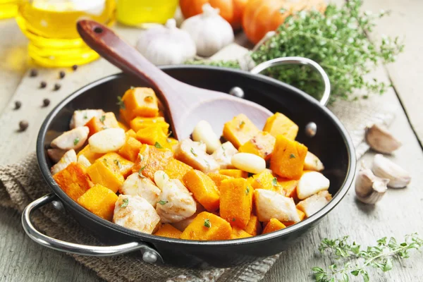 Kabak ile pişmiş tavuk