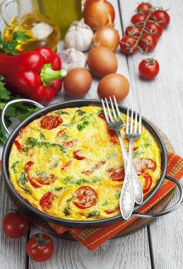 sebze ve peynir omlet. frittata
