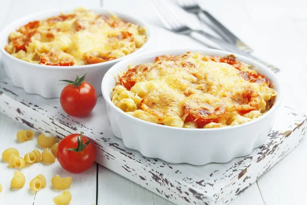 Pasta al horno con tomate y queso —  Fotos de Stock