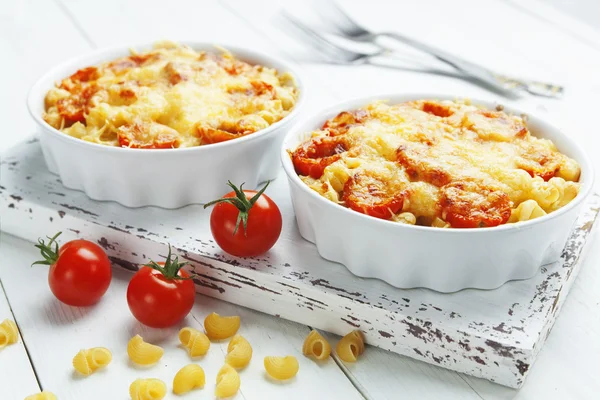 Pasta baked with tomato and cheese — Stock Photo, Image