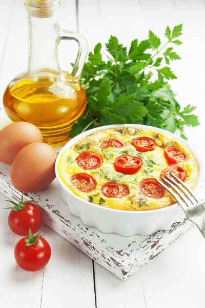 Omeleta se zeleninou a sýrem. Frittata — Stock fotografie