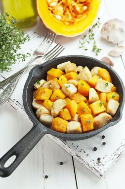 Kabak ile pişmiş tavuk