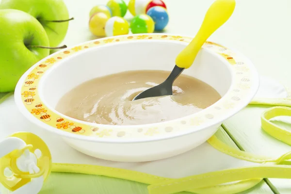 Puré de manzana, comida para bebés —  Fotos de Stock