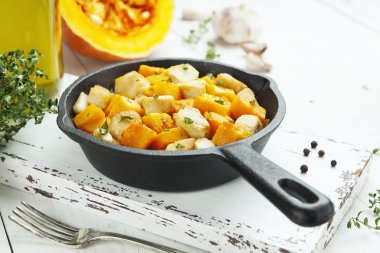 Kabak ile pişmiş tavuk