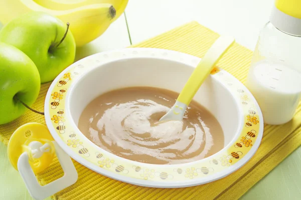 Fruit puree in a bowl, baby food — Stock Photo, Image
