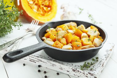 Kabak ile pişmiş tavuk