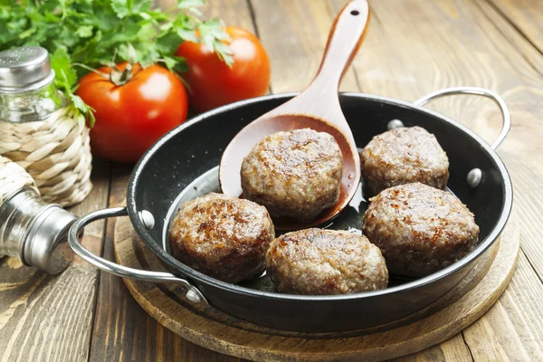 Boulettes de viande dans la poêle — Photo