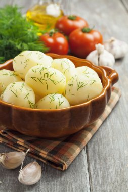 taze dereotu ile haşlanmış patates