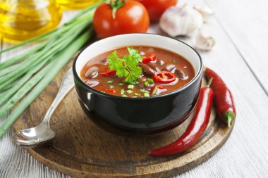 Acılı çorba, Kuru fasulye ve yeşillik 