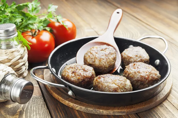 Boulettes de viande dans la poêle — Photo