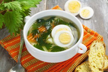 yumurta ile ısırgan otu çorbası 