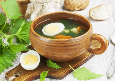 yumurta ile ısırgan otu çorbası 