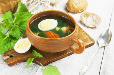 yumurta ile ısırgan otu çorbası 