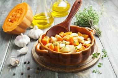 Kabak ile pişmiş tavuk