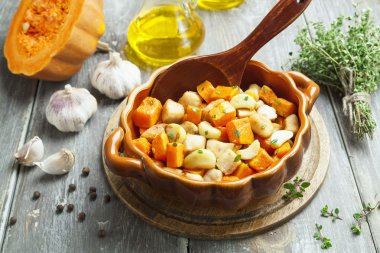 Kabak ile pişmiş tavuk