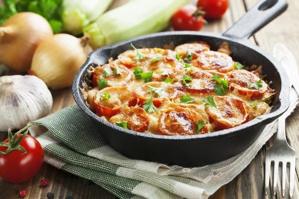Calabacines al horno con tomate y queso —  Fotos de Stock